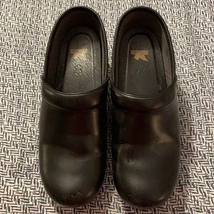 Dansko Black XP Leather Clog size 41